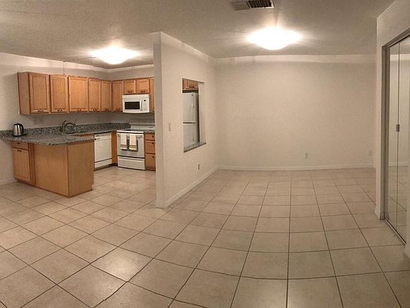4th image of 4039 Sandlewood Ln APT 3