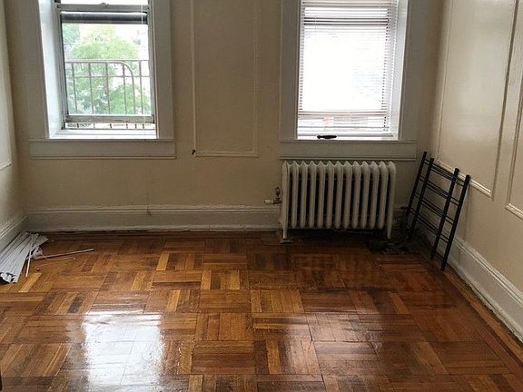 5th image of 262 E 28th St #2D