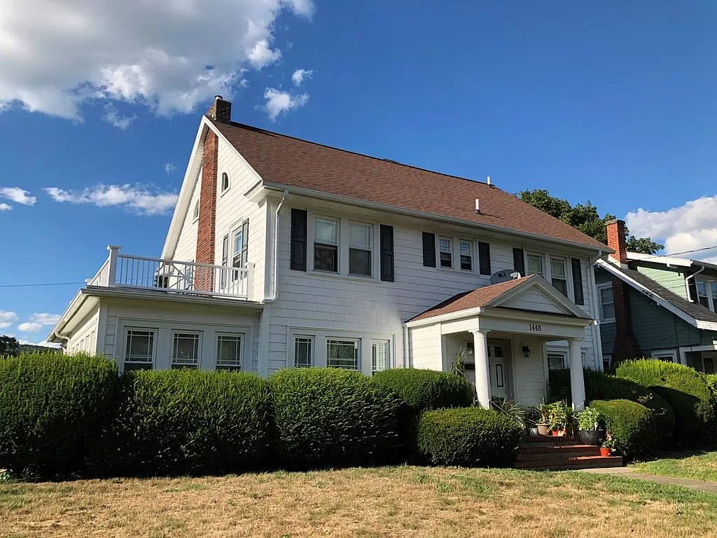 1448 W Water St photo 1