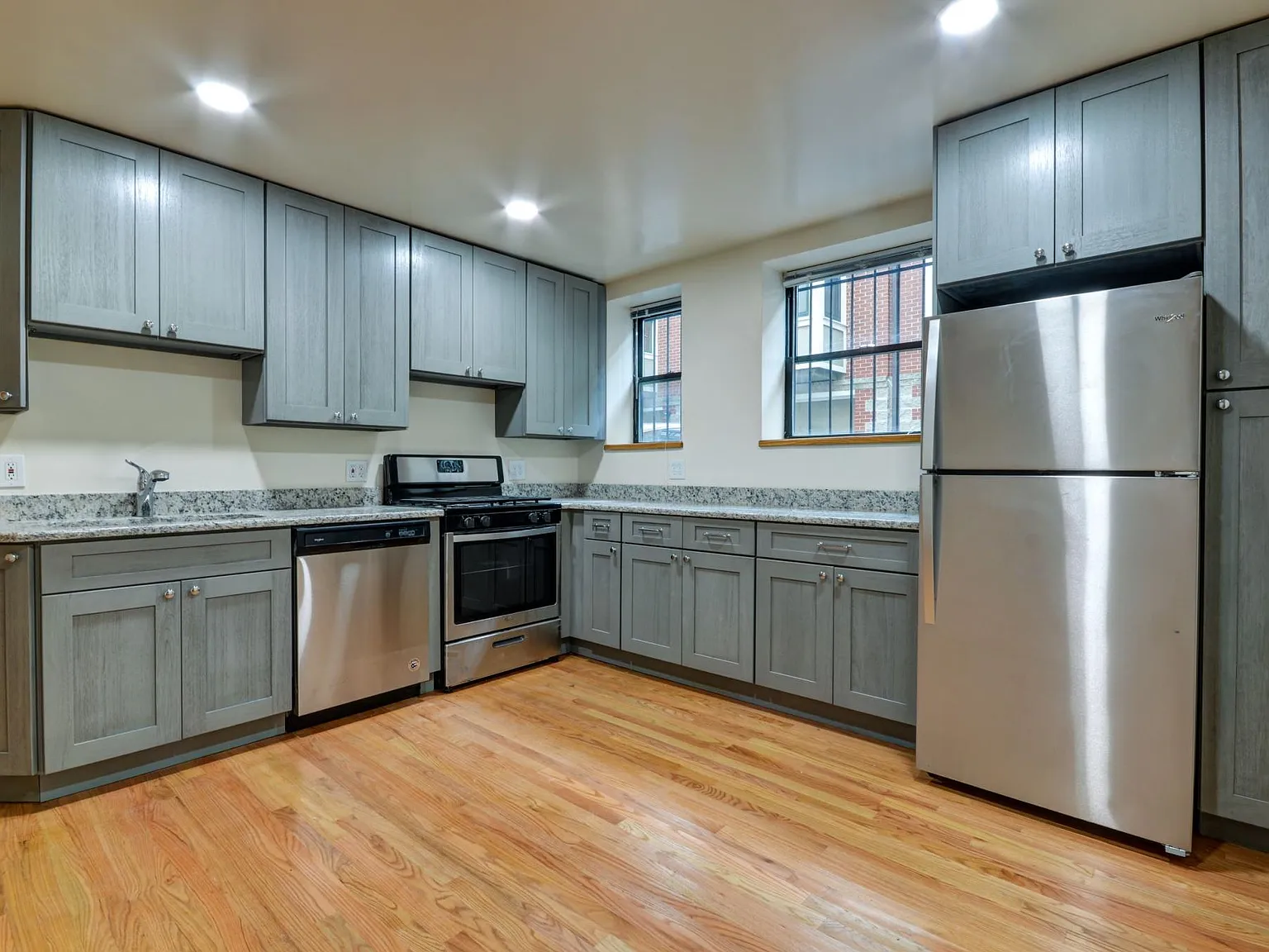 3 bed, 1500 sqft, $3,595 — Photo 2