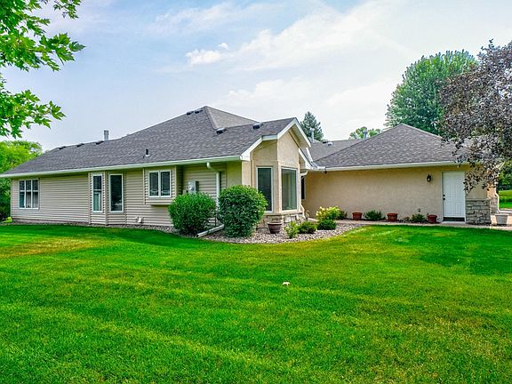 3rd image of 2611 Parkview Dr