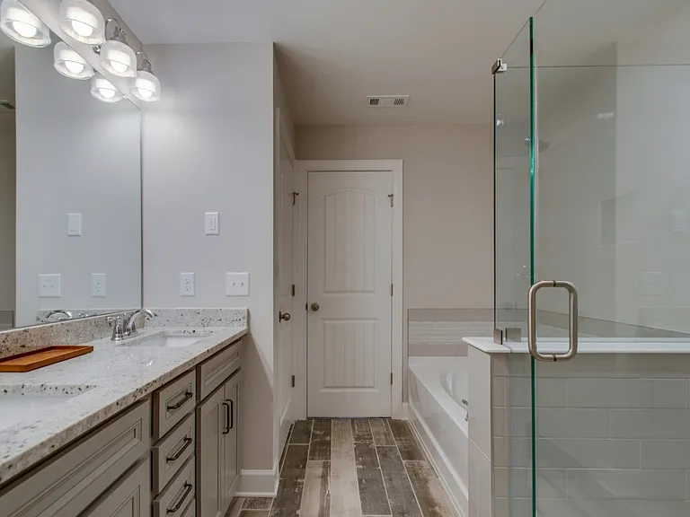 111 Brighton Ln — Photo 12