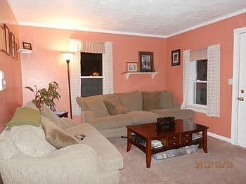 Bright open interior...shows very well!