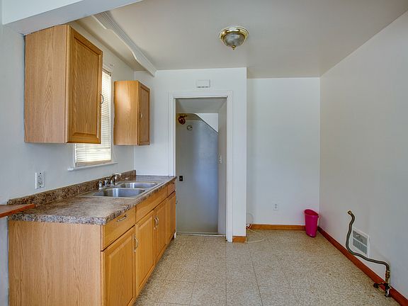 5th image of 10868 W Outer Dr