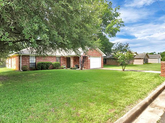 4th image of 809 Willowcreek Dr