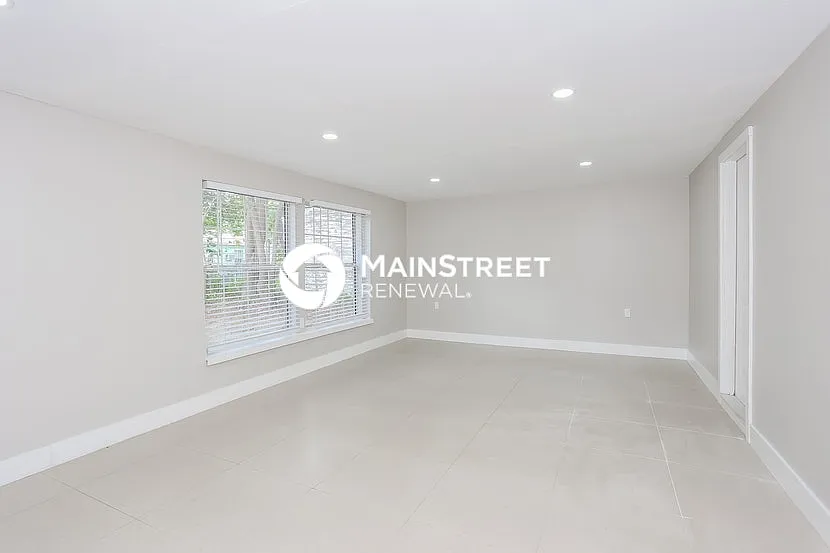 9064 Polk Ave — Photo 4