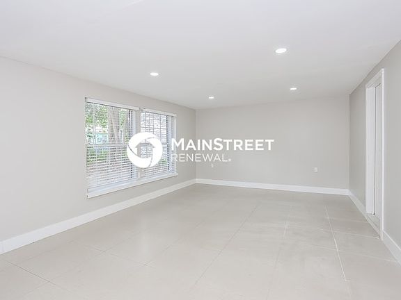 4th image of 9064 Polk Ave