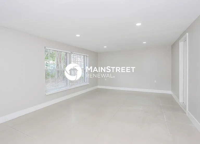9064 Polk Ave — Photo 4