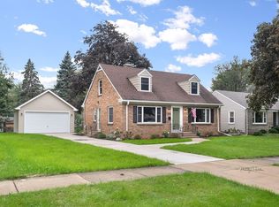 439 Ingleside Ave, Aurora, IL 60506