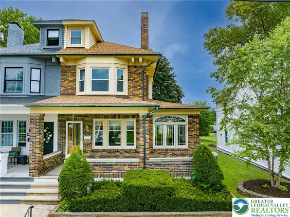 1081 Howertown Rd N, Catasauqua, PA 18032