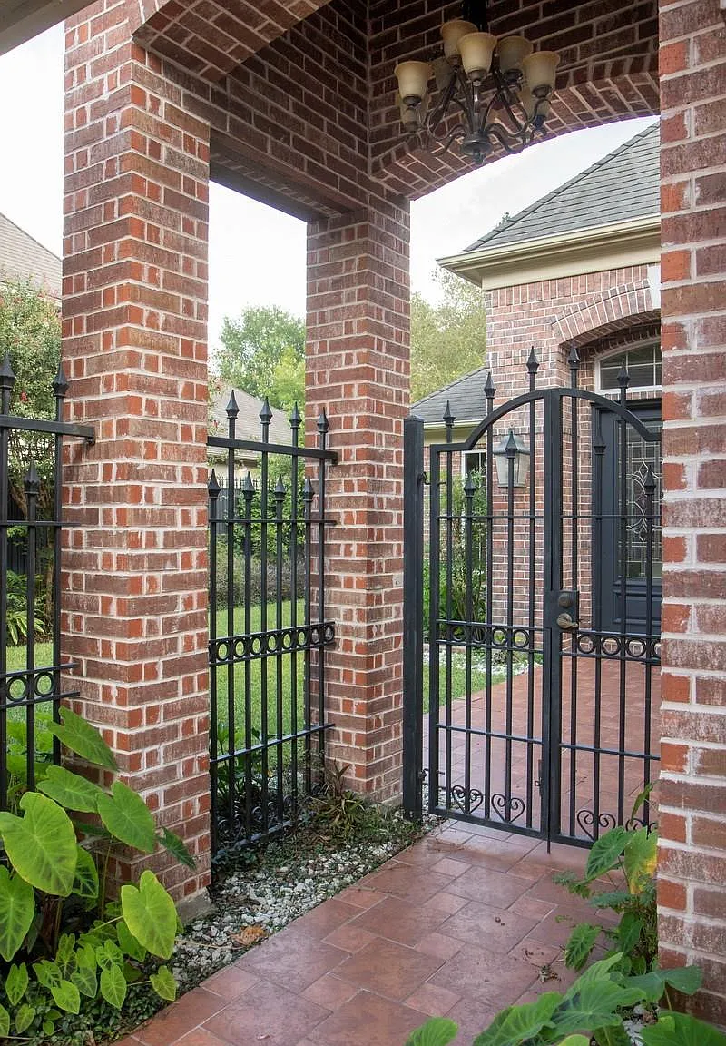 3 bed, 2.5 bath, 2558 sqft, $5,000 — Photo 4