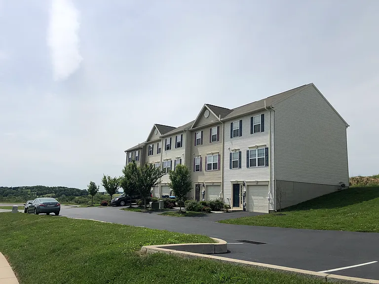 Indigo Pointe Townhomes — Photo 15