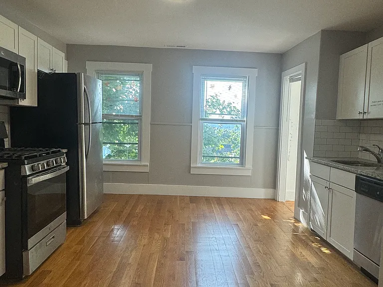 177 Belmont St #1L — Photo 2