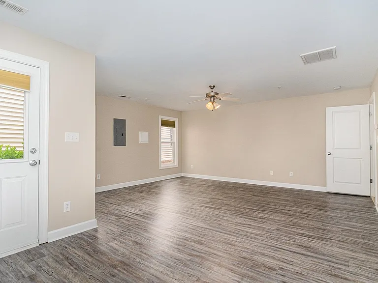 114 Primrose Ln — Photo 13