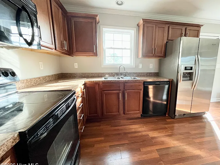 108 Oakwood Dr — Photo 4