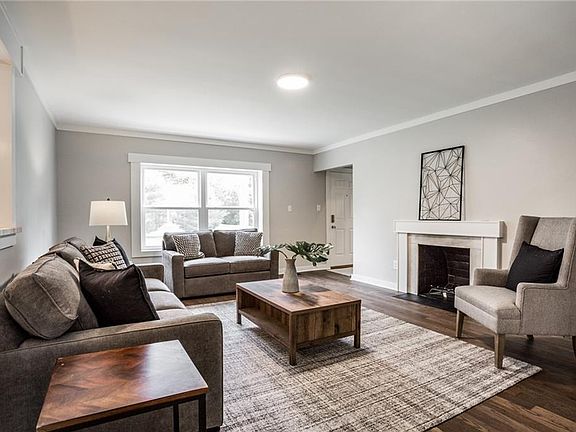 3rd image of 604 W 77th Street South Dr