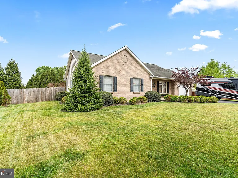 10025 Jasper Dr — Photo 3