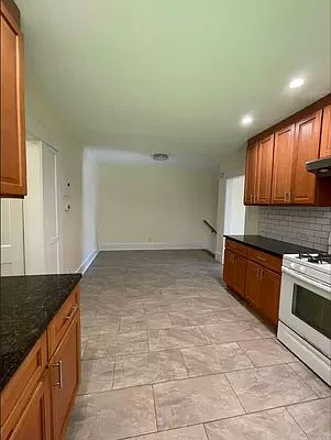 5th image of 54 Taft Ave #22