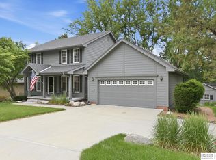 10552 Forrest Dr, Omaha, NE 68124
