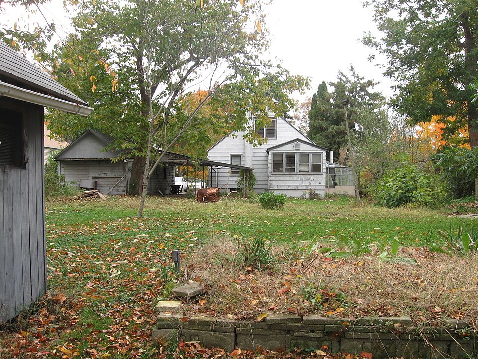 Deep 200 foot lot