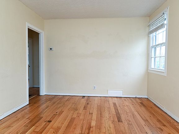 3rd image of 1417 Pineola Ave