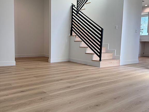 4th image of 7954 Vicky Ave #1