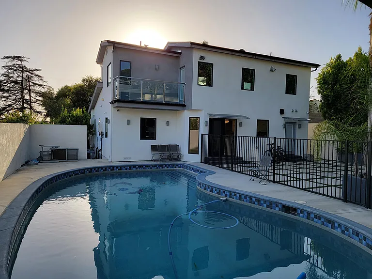 10730 Helendale Ave — Photo 48