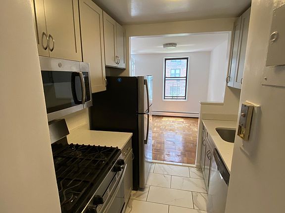 3rd image of 1130 Stadium Ave #1