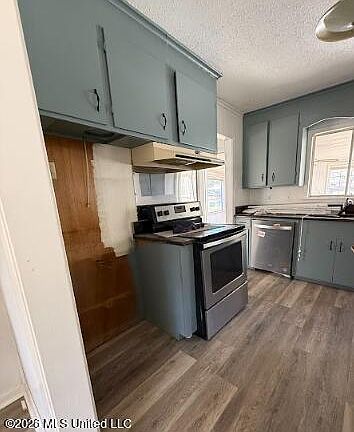 3rd image of 208 W Lisa Dr