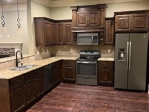 5th image of 1402 Clydesdale Way