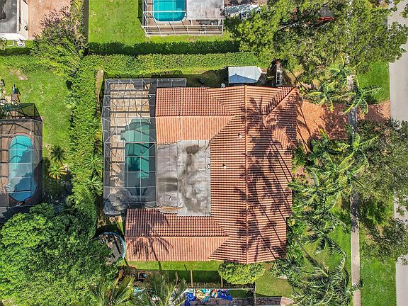 4th image of 1431 SW 72nd Avenue