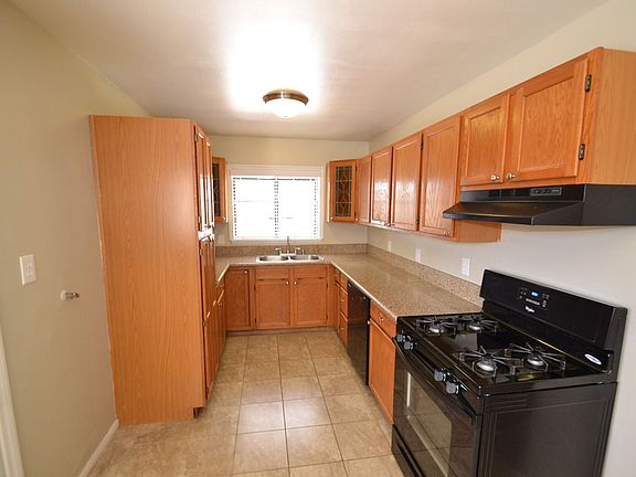 4th image of 4895 Acacia Ave