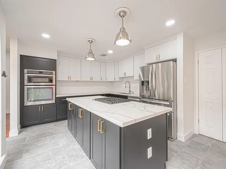12127 Carriage Hill Dr — Photo 1