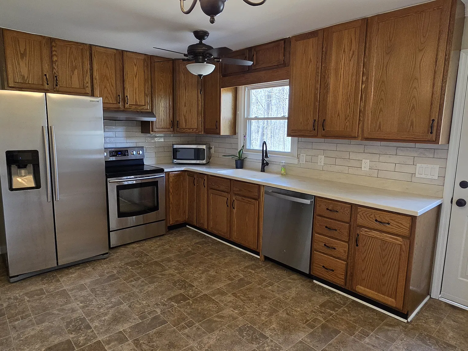 1010 Cedar Holw — Photo 4
