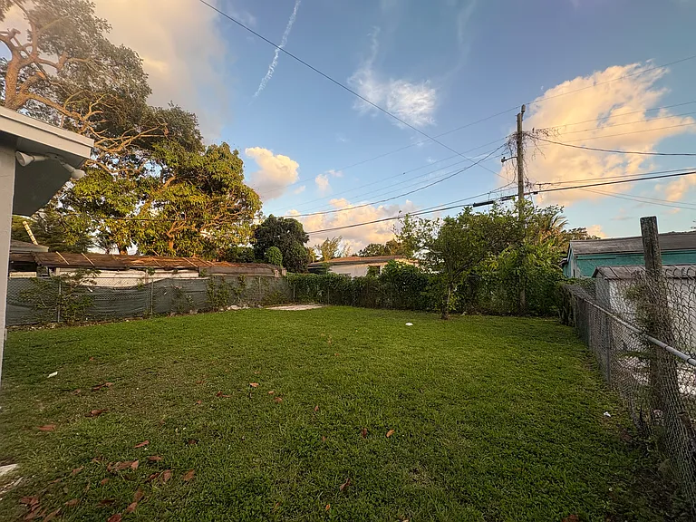 1928 NW 51st St — Photo 19