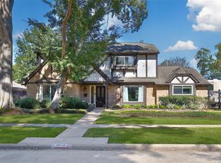 1012 Candlelight Ln, Houston, TX 77018