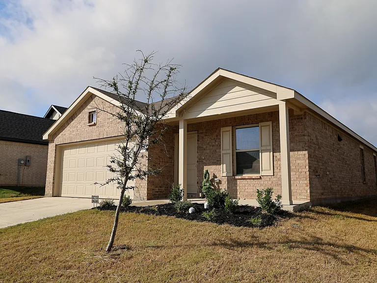 1361 Beach Dr — Photo 1