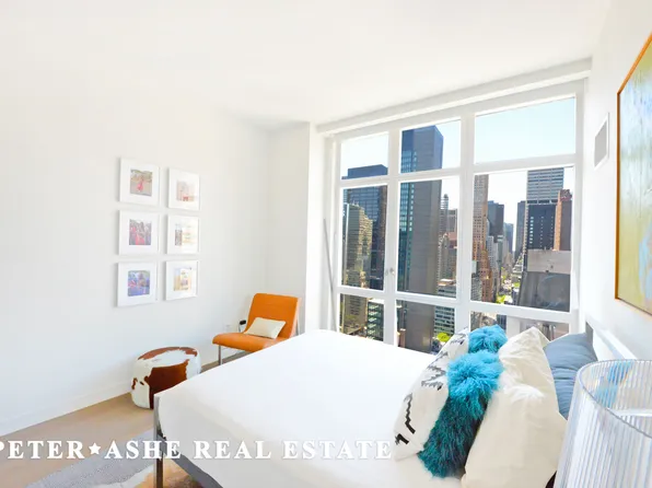 305 East 51st Street image 16 of 25