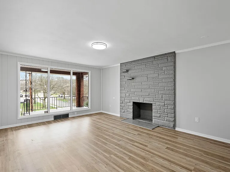 1411 Fairmont St — Photo 3