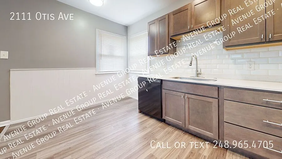 Beautifully Updated 3-Bedroom Lower Unit for Lease in Warren, MI — Photo 3