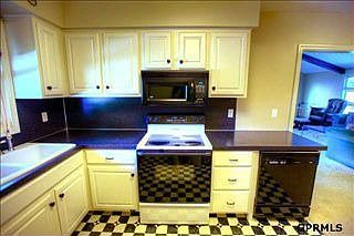 5th image of 5606 N Oaks Blvd