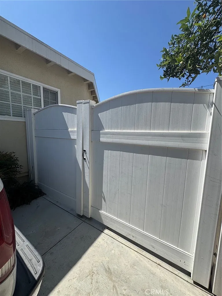1 bed, 580 sqft, $2,300 — Photo 2