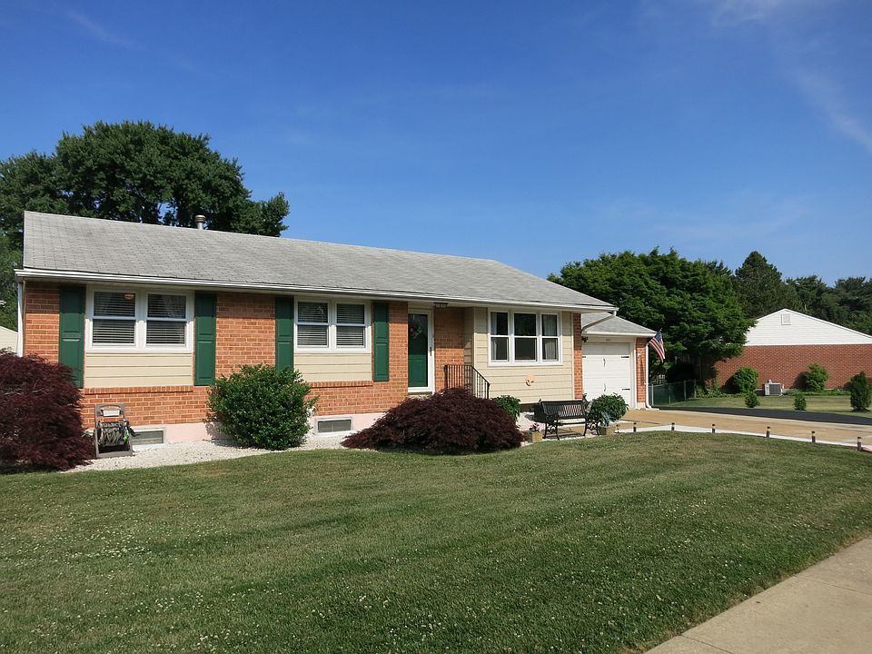 1st image of 2617 Belaire Dr