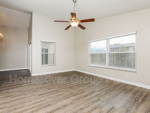 2nd image of 524 Lancer Oak Dr