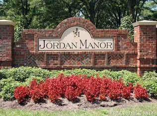 812 Huntington Park Dr, Charlotte, NC 28211