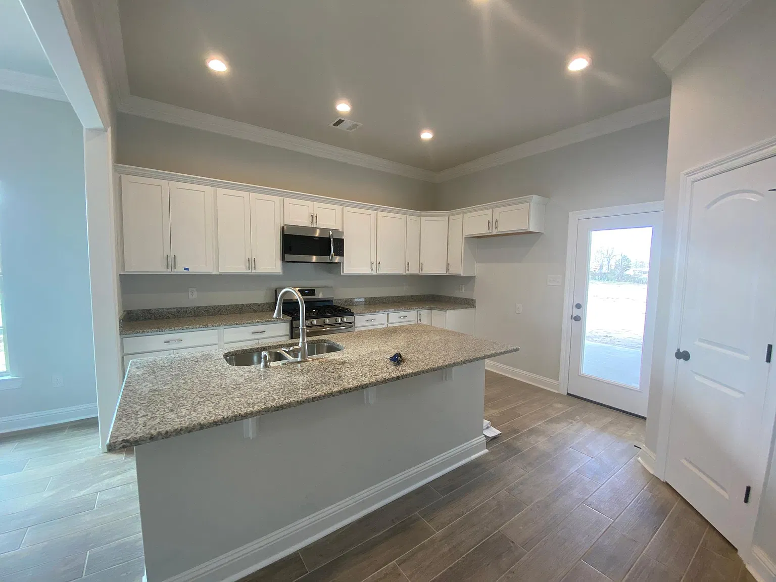 4 bed, 2397 sqft, $2,750 — Photo 4