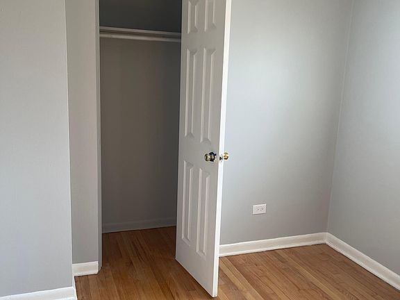 5th image of 9656 S La Salle St