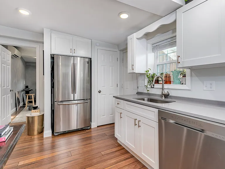 14 Daniels St #5 — Photo 6