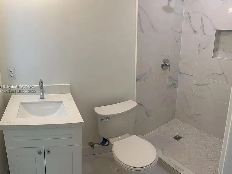 2250 SW 21st St — Photo 11