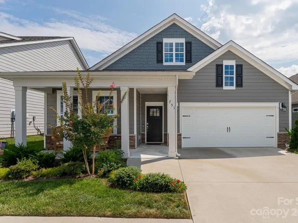 751 Summerfield Pl, Flat Rock, NC 28731